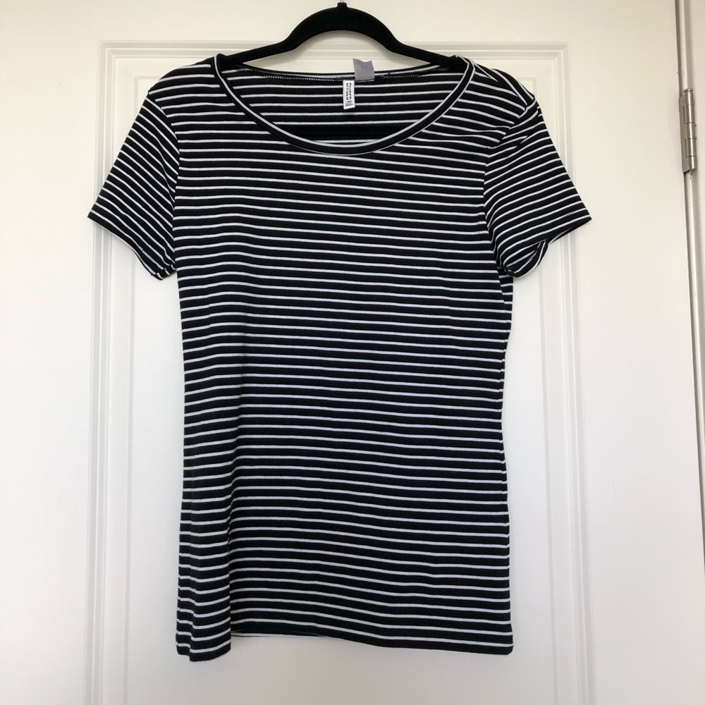 Bland and white stripped tee